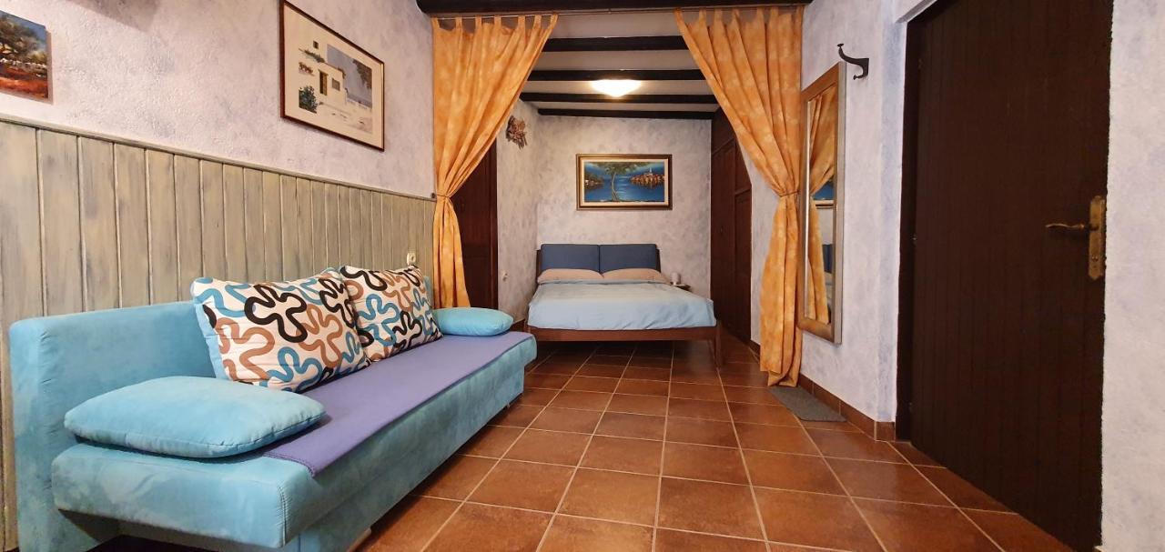 Studio Apartment Grisia Ровінь Екстер'єр фото