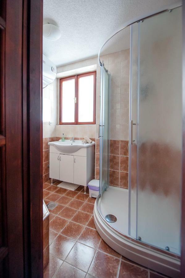 Studio Apartment Grisia Ровінь Екстер'єр фото