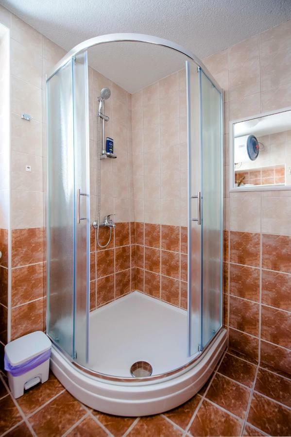 Studio Apartment Grisia Ровінь Екстер'єр фото